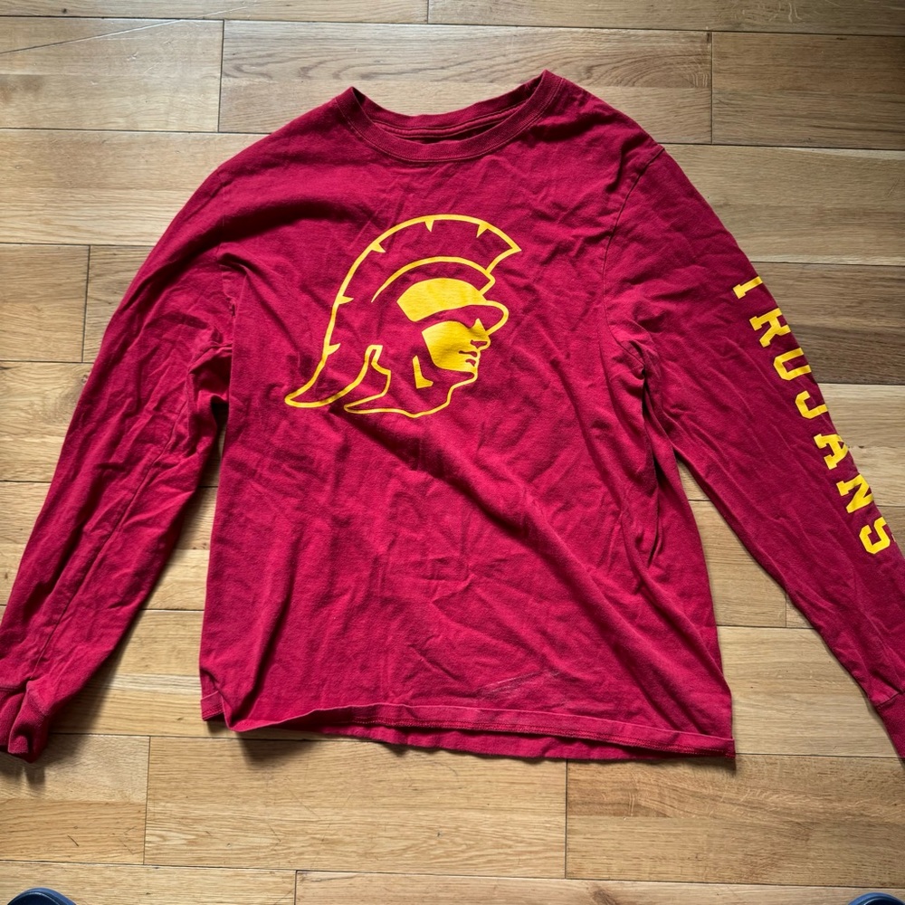 Long sleeve USC Men’s small
Trojan apparel
University of Southern California